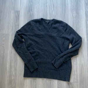 rag & bone 100% cashmere v-neck sweater